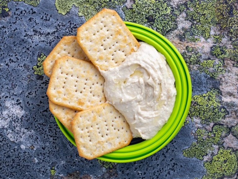 Crackers with Hummus