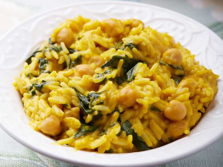 Pumpkin Curry with Spinach and Chickpeas